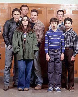  Freaks and Geeks:  Une plongée nostalgique dans le lycée des années 80 avec une bande d'adolescents attachants et marginaux !